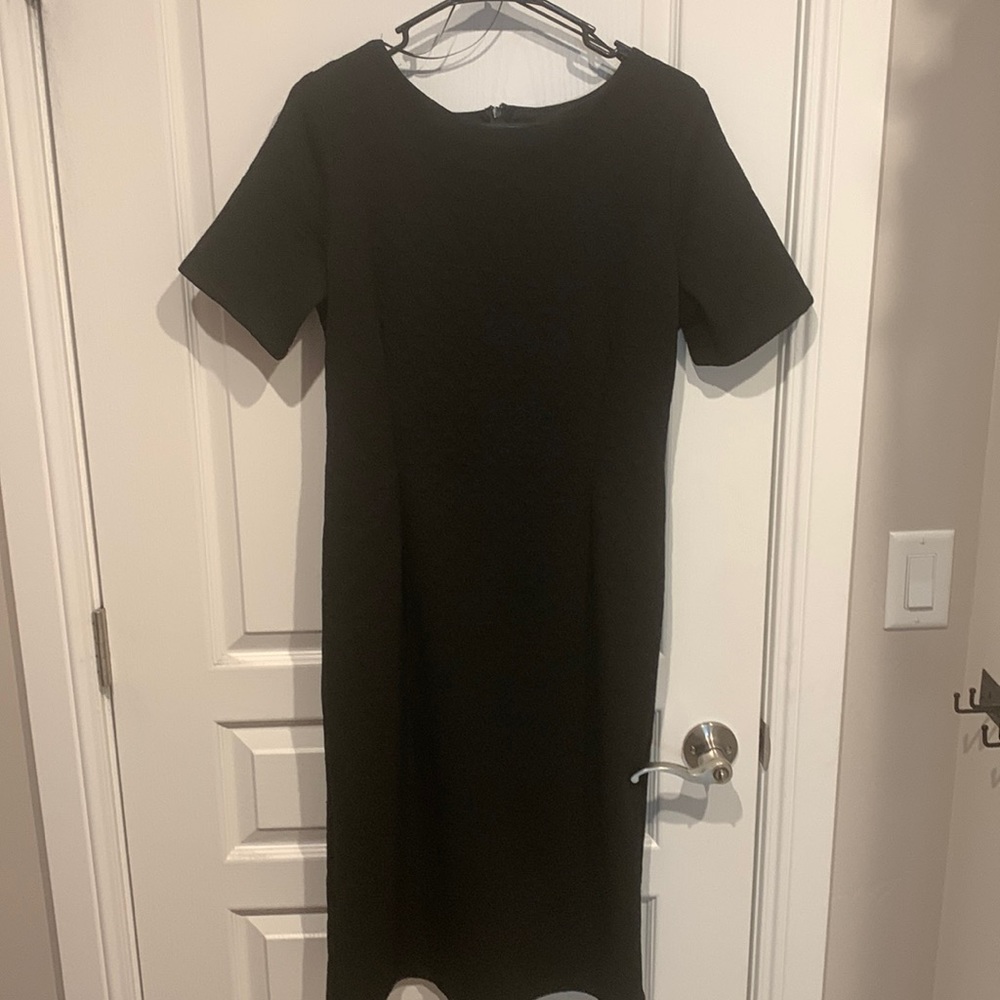JODY black knee length dress  12/L stretch zip up